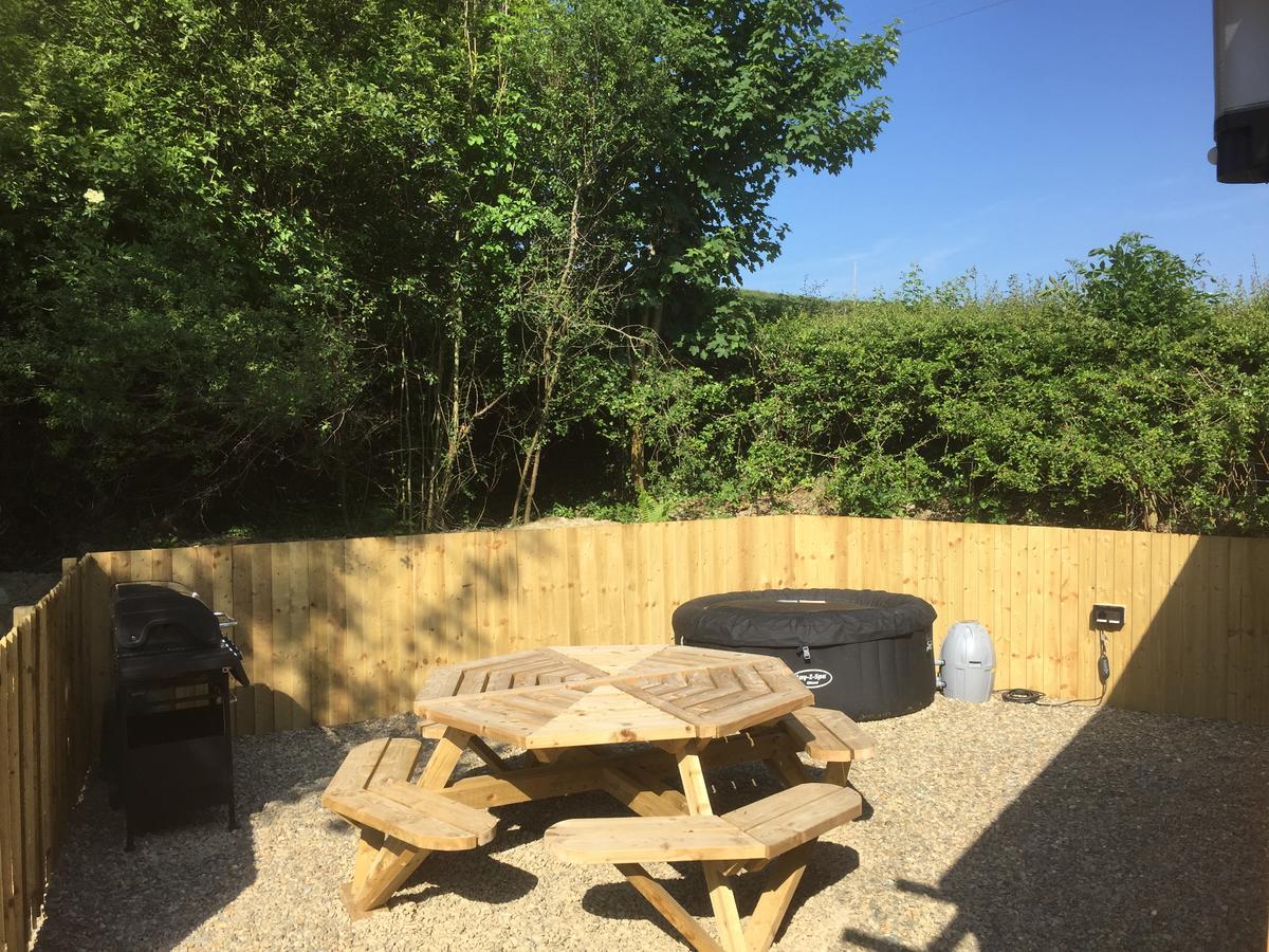 Romantic Getaway Luxury Wooden Cabin With Private Hot Tub And Bbq Aberystwyth Extérieur photo