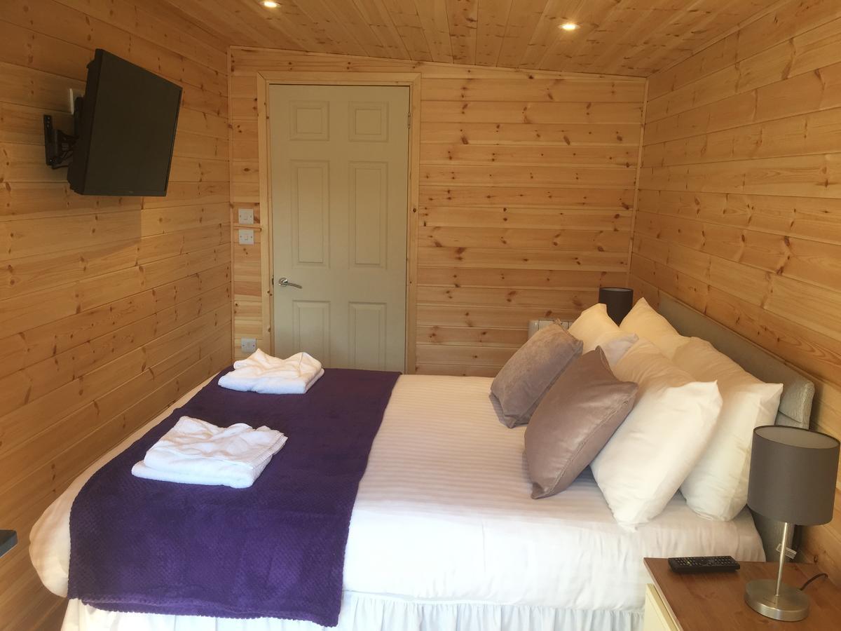 Romantic Getaway Luxury Wooden Cabin With Private Hot Tub And Bbq Aberystwyth Extérieur photo